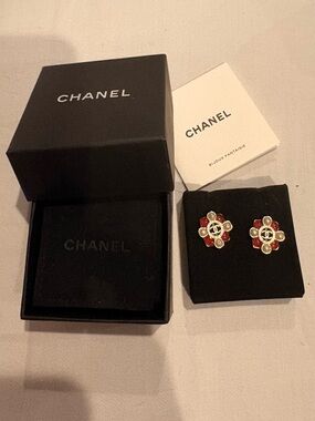 CHANEL Gold and Pink Glass Pearl Earrings